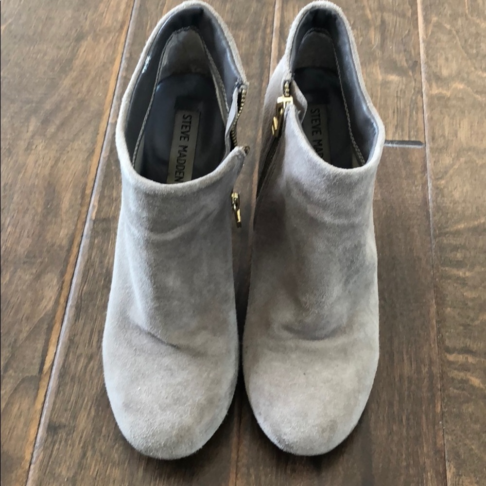 Steve Madden taupe ankle booties