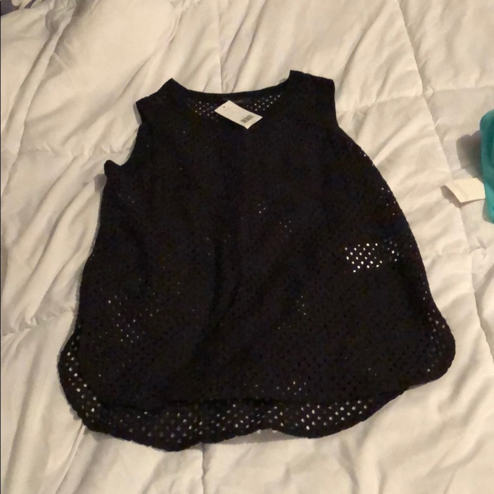 Chic sporty black top