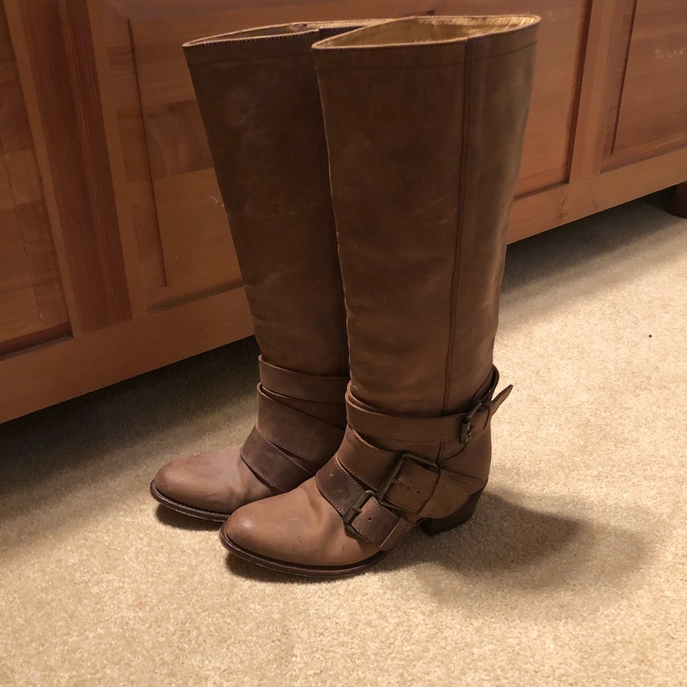 Sendra tall tan boots with buckles