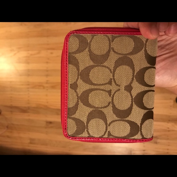 Coach wallet 🎀 - Picture 2 of 3