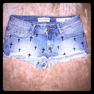 Cross stitched pattern frayed short shorts