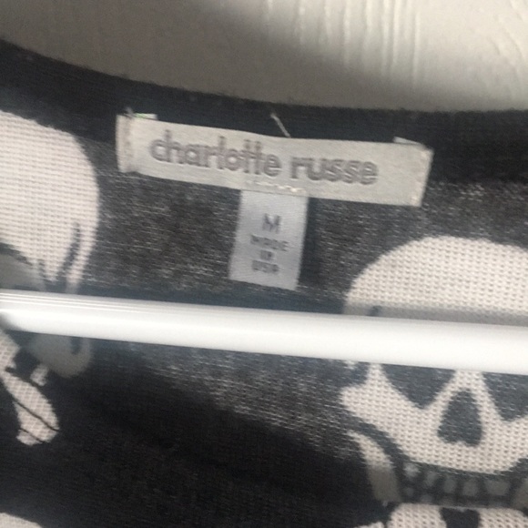 Cute crop top with skull pattern and tie - Picture 3 of 3