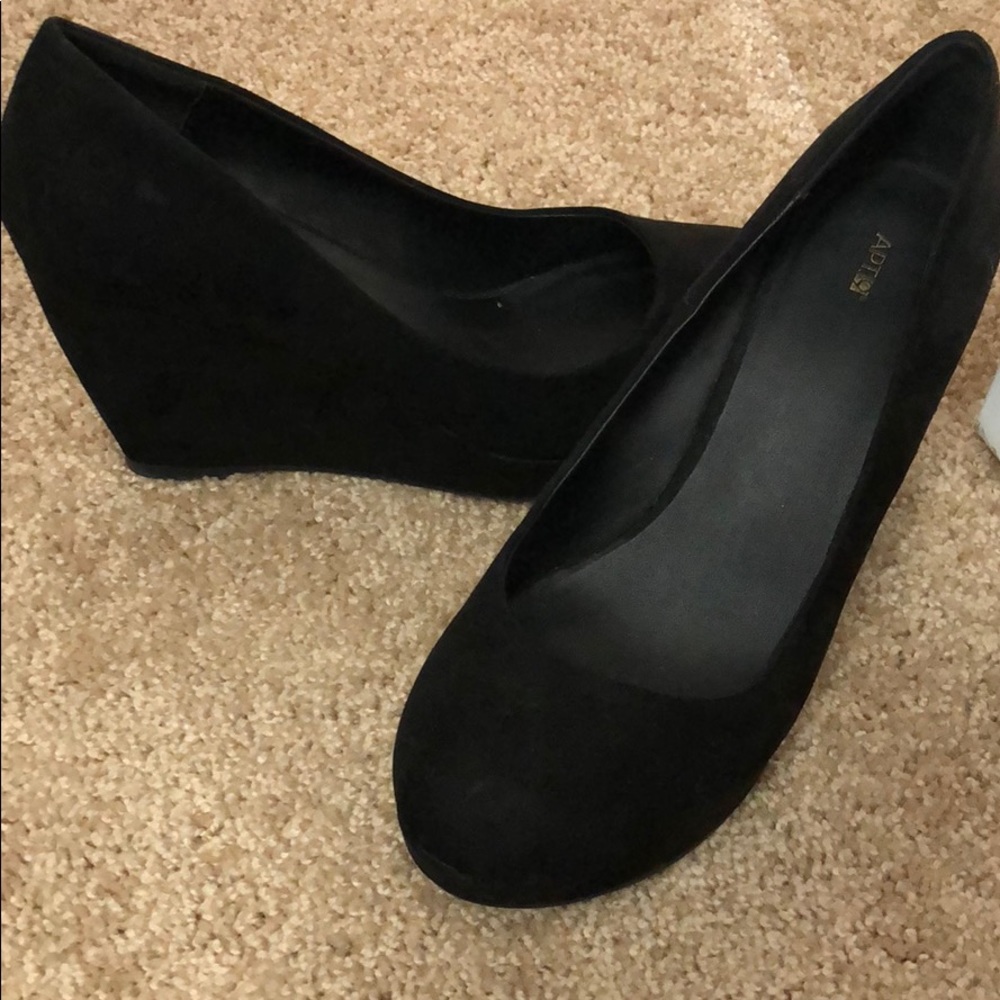 Apt. 9 black suede wedges