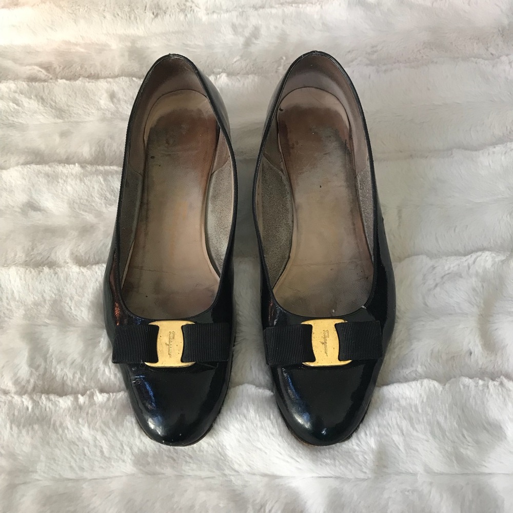 Classic Salvatore Ferragamo Nero pump