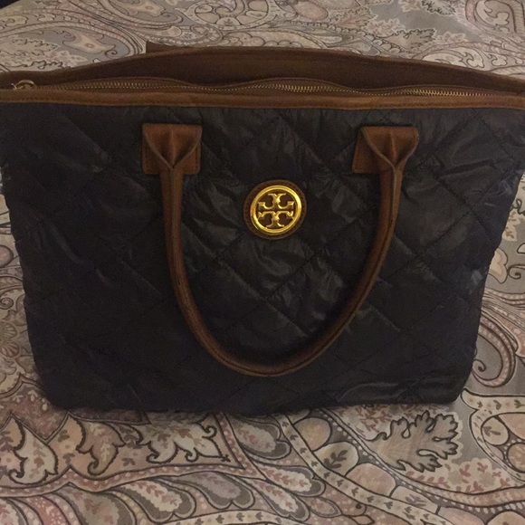 Tory Burch Handbags - Tory Burch quilted bag with leather handles.