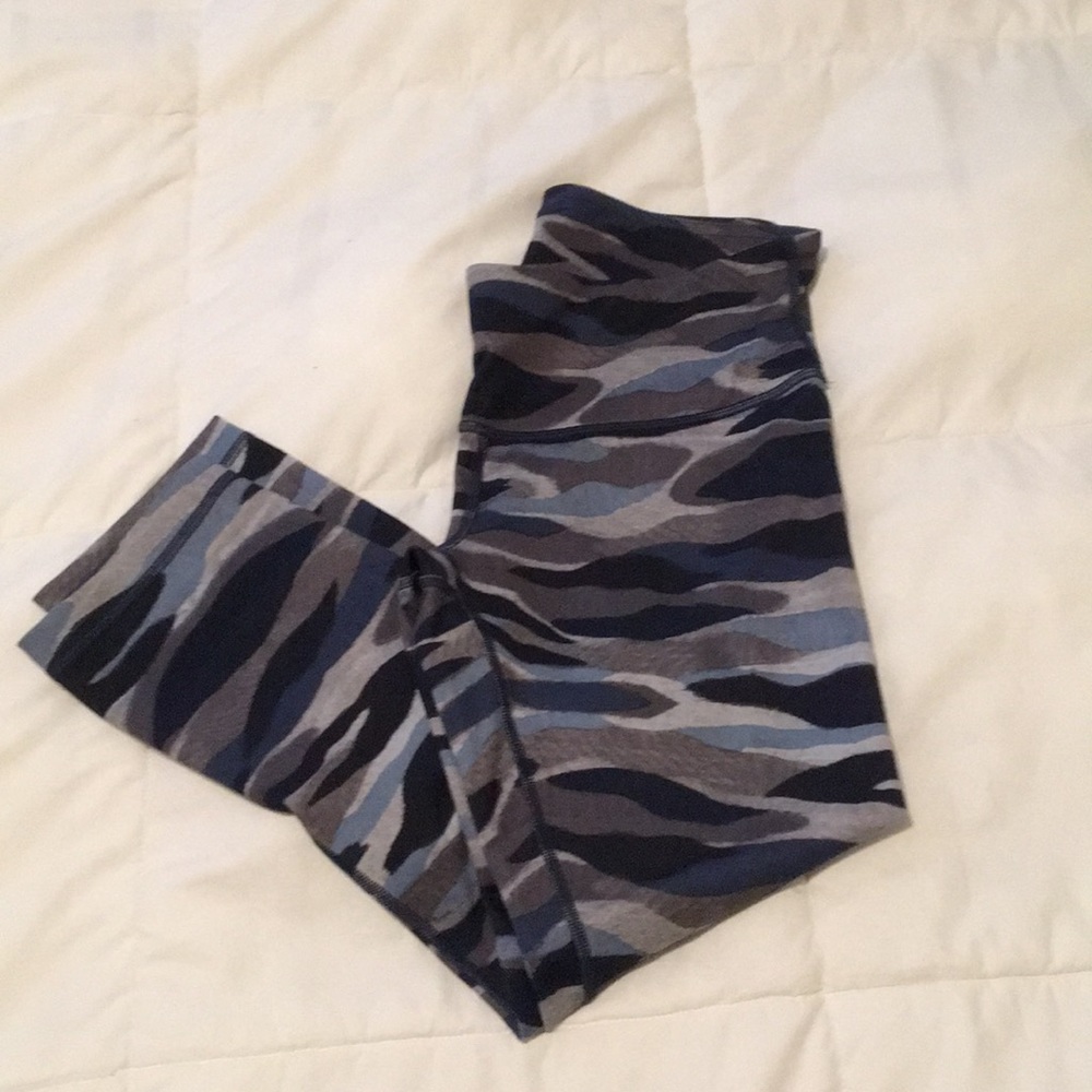 Lululemon camo wunder under leggings
