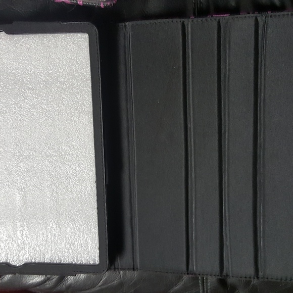 Kenneth Cole Reaction Ipad 2 Case and Wallet (set) Never Used - Picture 2 of 7