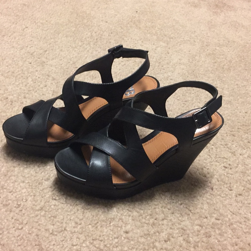Gianni Bini Black wedge sandals