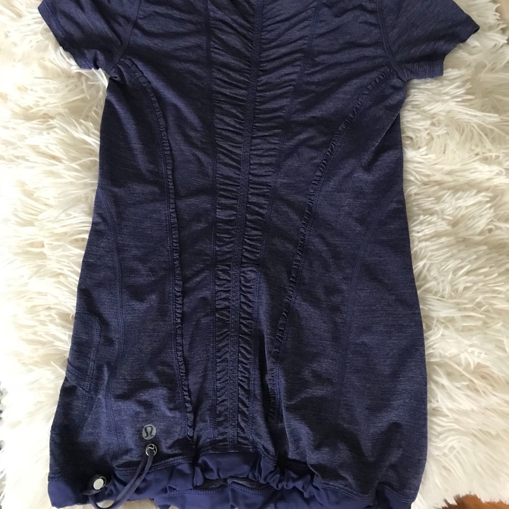 Lululemon Sz2 silver bullet shirt