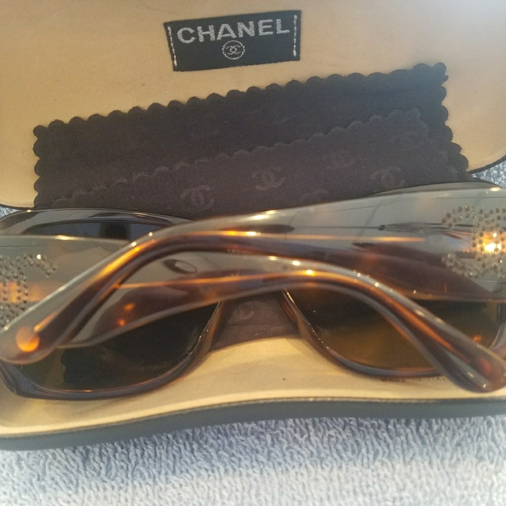 Tortoise shell chanel sunglasses like new