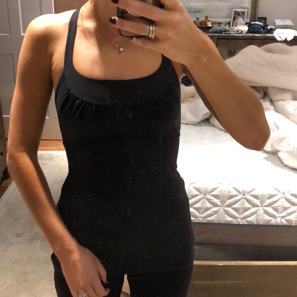 Lululemon black tank