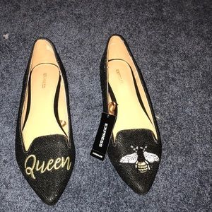 Unworn queen bee flats