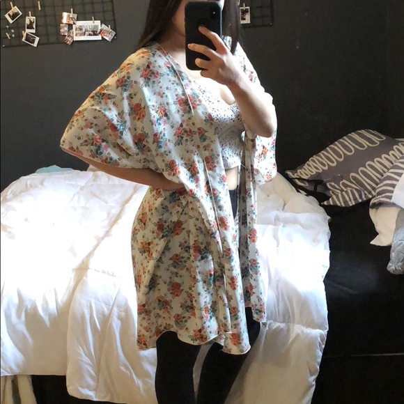 Floral white kimono - Picture 2 of 6