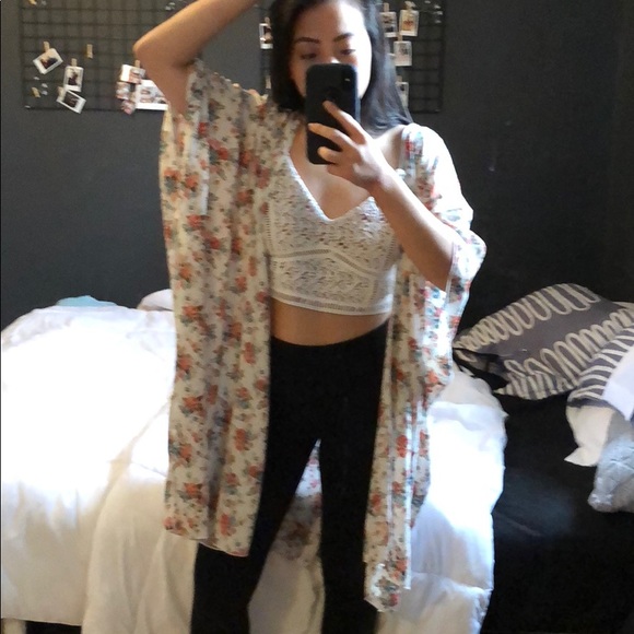 Floral white kimono - Picture 3 of 6