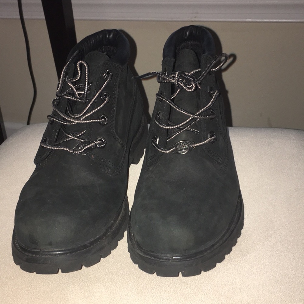 Woman black timberlands