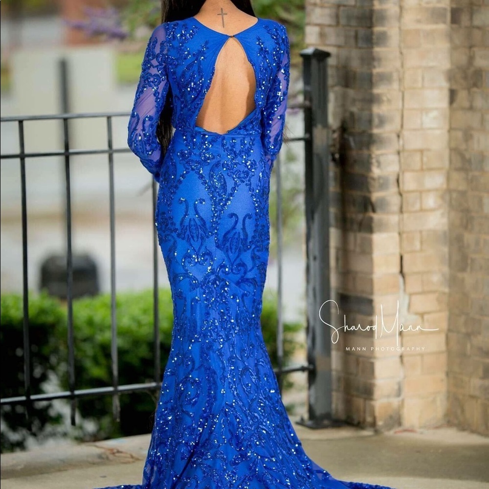 Prom Dress 💙 - Picture 6 of 6