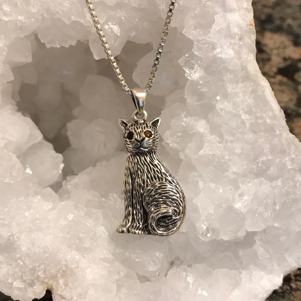 STERLING SILVER CAT PENDANT W/GENUINE GARNET NIB