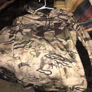 Under armour sweatshirt never worn