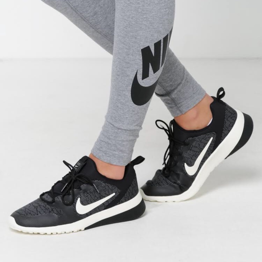Nike Women's CK Racer Black sneaker size 9.5