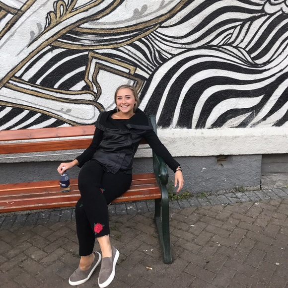 Meet Your Posher, Ali - Picture 2 of 2