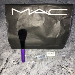 MAC Selena Brush