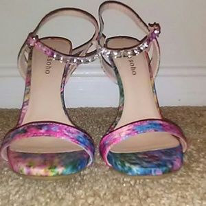 Beautiful floral bedazzled high heels.