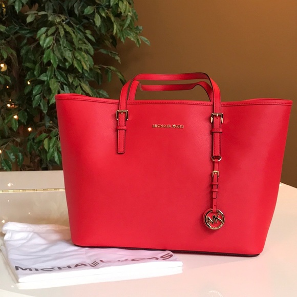Michael Kors Handbags - ⭐️❤️🎁BEAUTIFUL MICHAEL KORS PURSE!🎁❤️⭐️