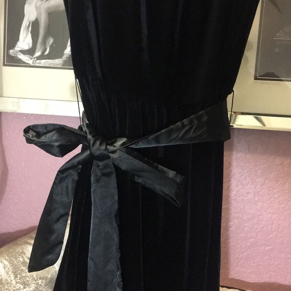Lux black velvet dress with a satin bow - Picture 3 of 3