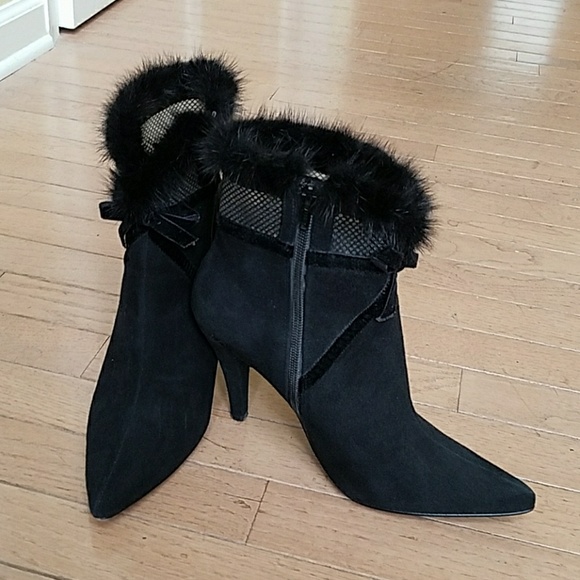 Beautiful custom made black suede booties - Picture 2 of 8