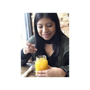 Meet your Posher, Yesenia