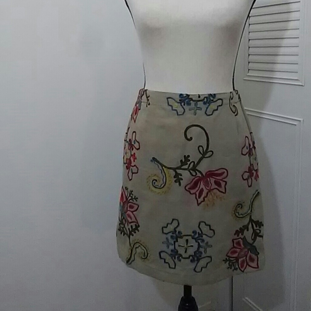 🌈 3/$10 SALE Embroidered Mini Skirt