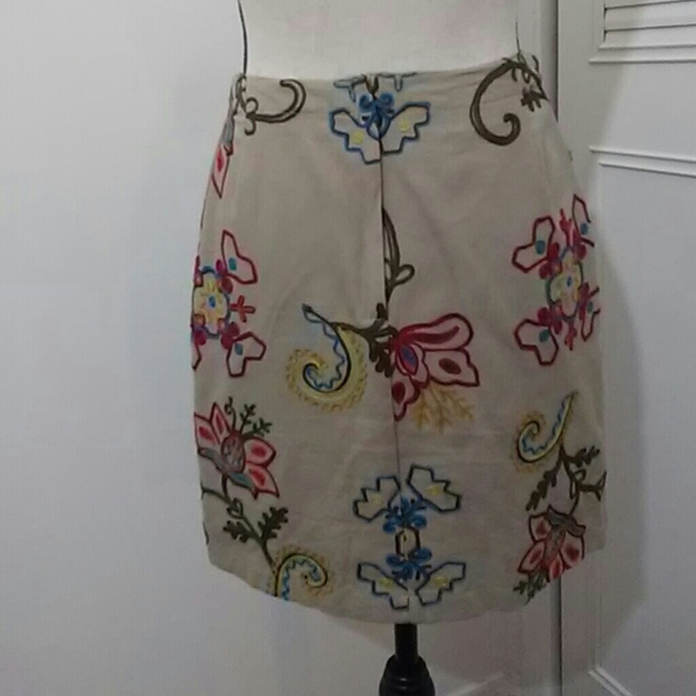 🌈 3/$10 SALE Embroidered Mini Skirt - Picture 3 of 4