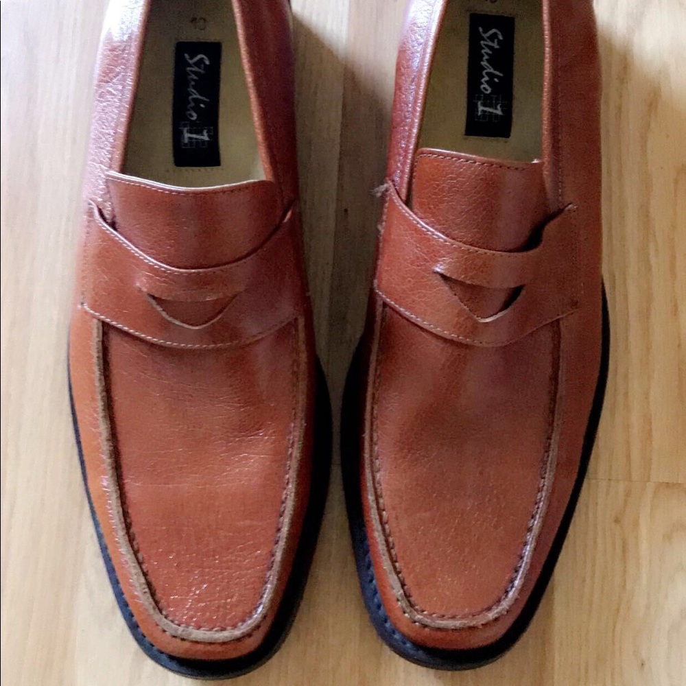 Men’s brown leather loafers
