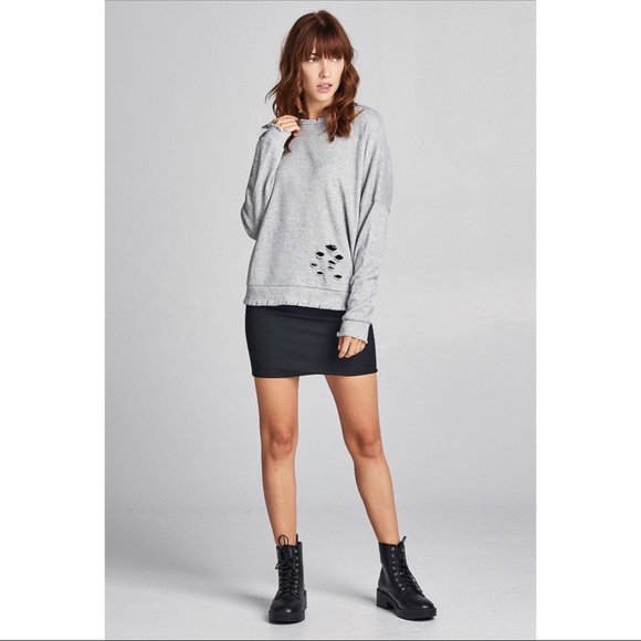 🚨SALE🚨Long Sleeve Distressed Top - Picture 2 of 2