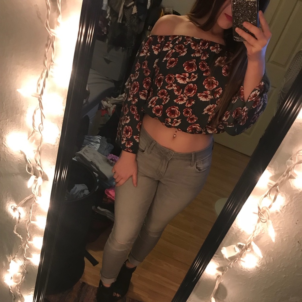 SOLD✔️Floral off the shoulder top!
