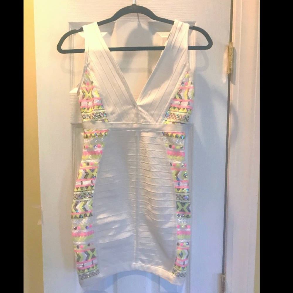 Bebe Small White Body-con dress w/ Aztec Design