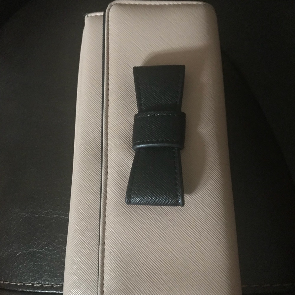 Light pink bow wallet