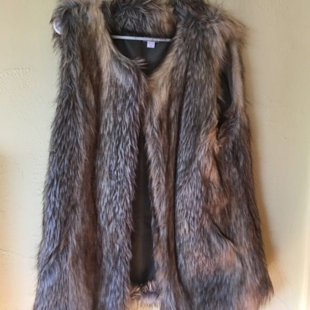 Xhilaration Faux fur vest size XXL