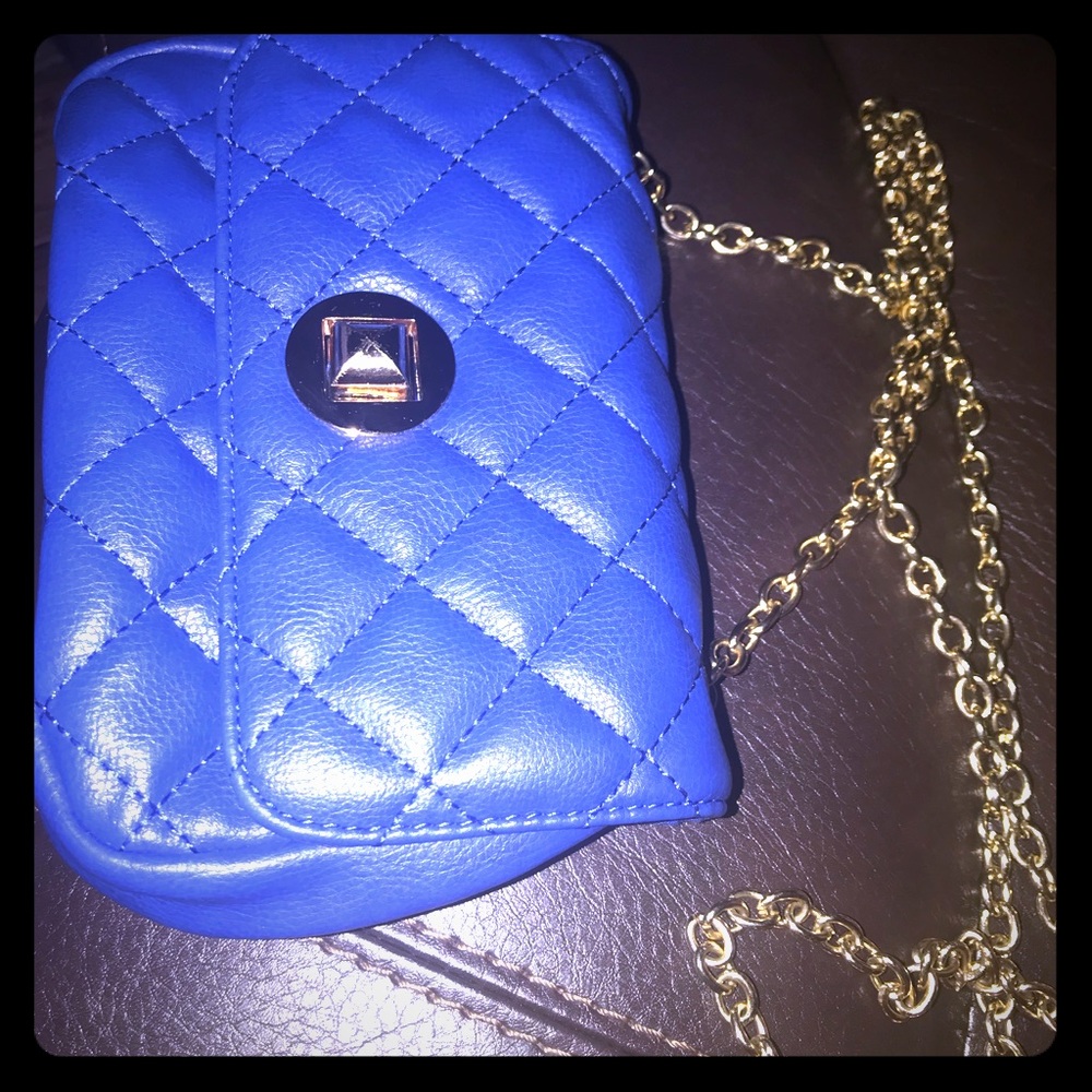 Blue chain crossbody purse