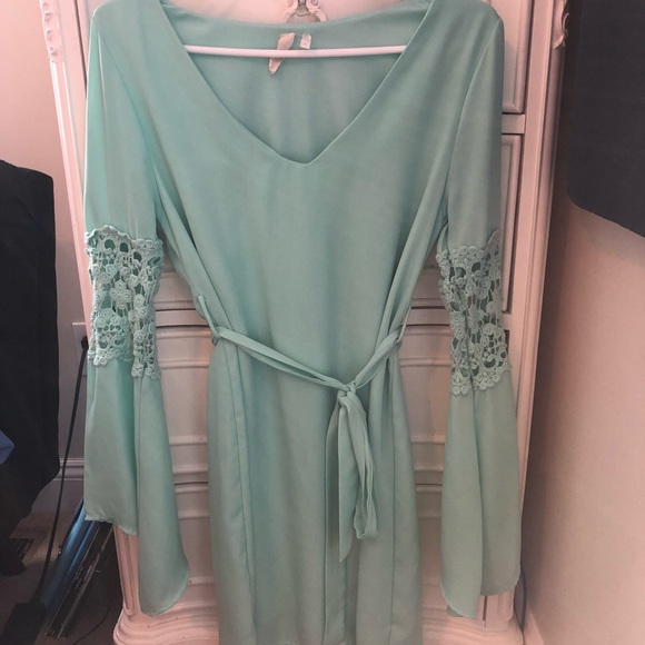 Francesca’s Bell-sleeved Dress - Picture 2 of 6