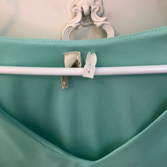 Francesca’s Bell-sleeved Dress - Picture 3 of 6