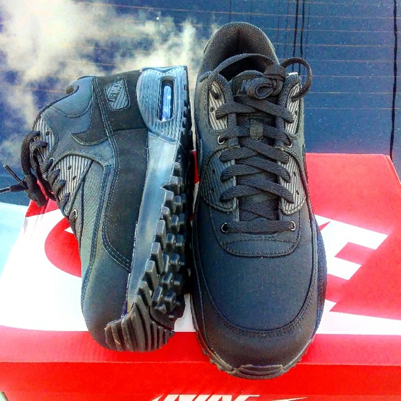 Men's Nike Air Max 90 Essential (Size 12) - Picture 4 of 8
