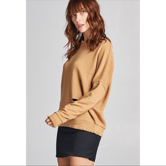 🚨Long Sleeve Distressed Top - Picture 2 of 5