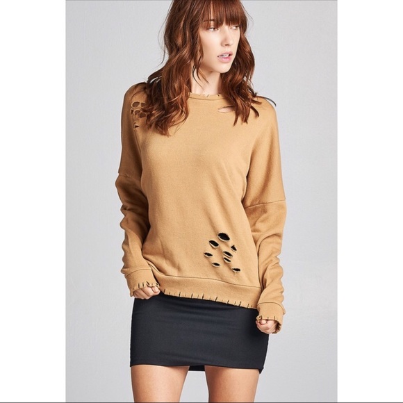 🚨Long Sleeve Distressed Top - Picture 3 of 5