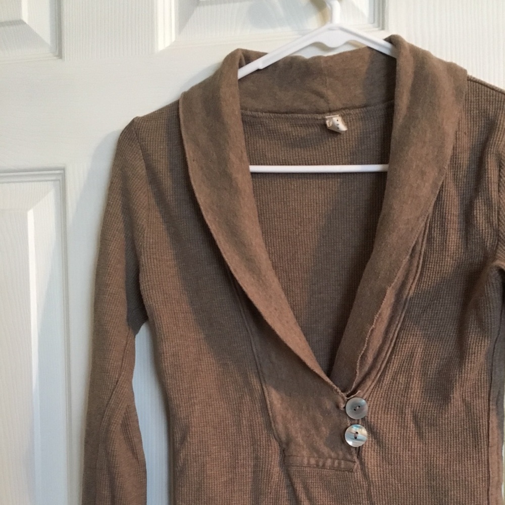 Cute sweater with unique collar