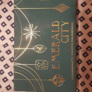 Cargo Emerald City Christmas Edition