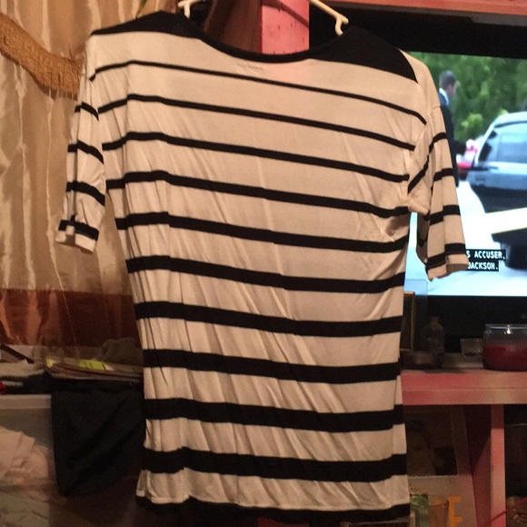 Apt 9 tee - Picture 1 of 3