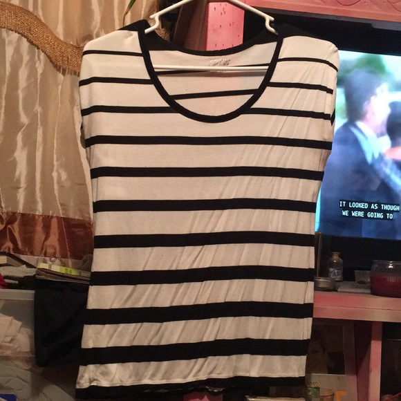 Apt 9 tee - Picture 3 of 3