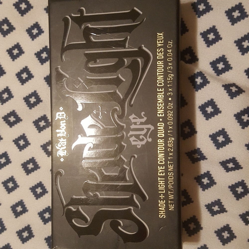 Kat Von D Shade +Light Smoke