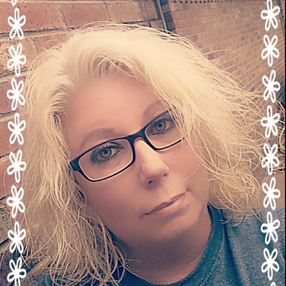 Meet your Posher, Kari - Picture 1 of 1